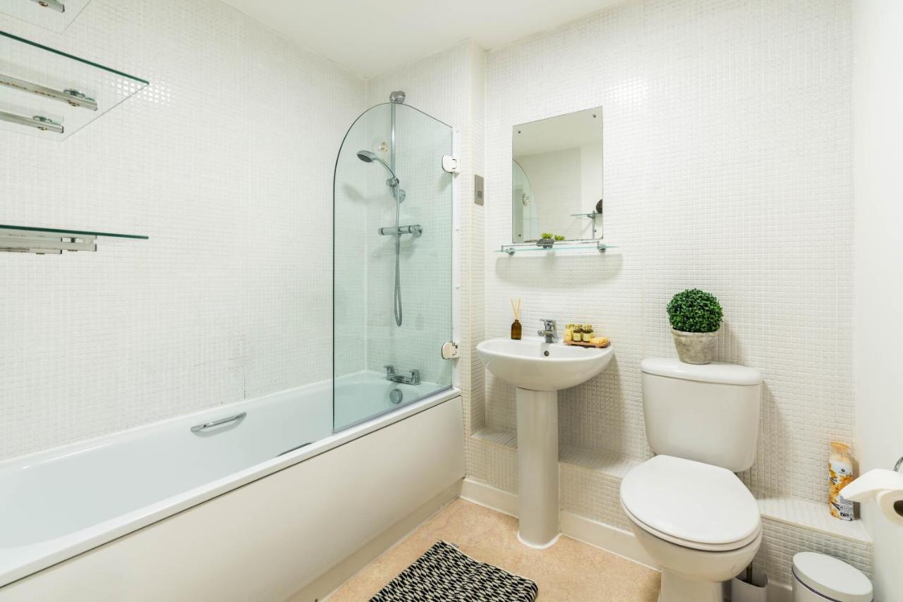 Fast Internet One Bedroom Apartment In Greater London, Id Required Eksteriør bilde