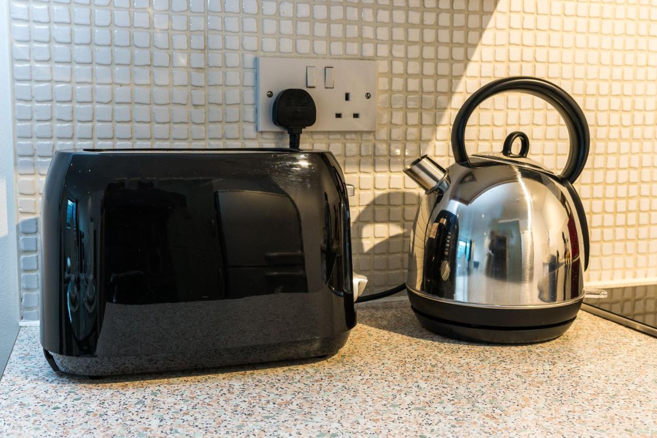 Fast Internet One Bedroom Apartment In Greater London, Id Required Eksteriør bilde